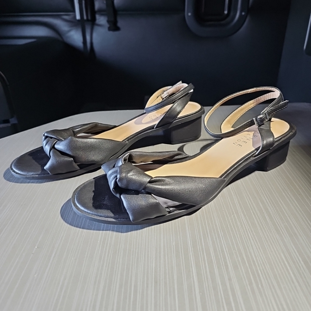 Journee Collection Womens Black Bow Knot Strappy Sandals Size 11 NWOT Condition‎